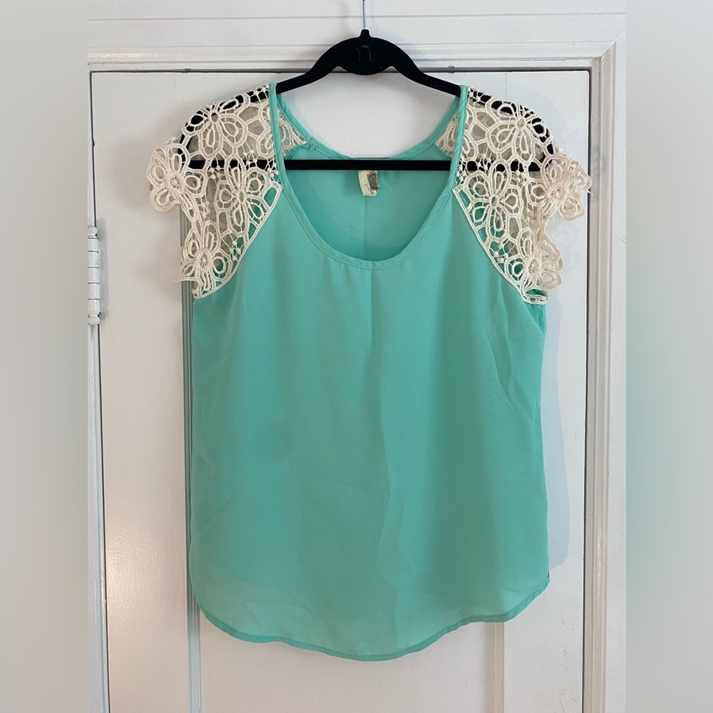 Flower Crochet Sleeve Mint Shirt